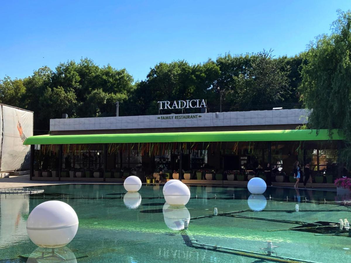 Arcadia Spacious Apartments 敖德萨 外观 照片